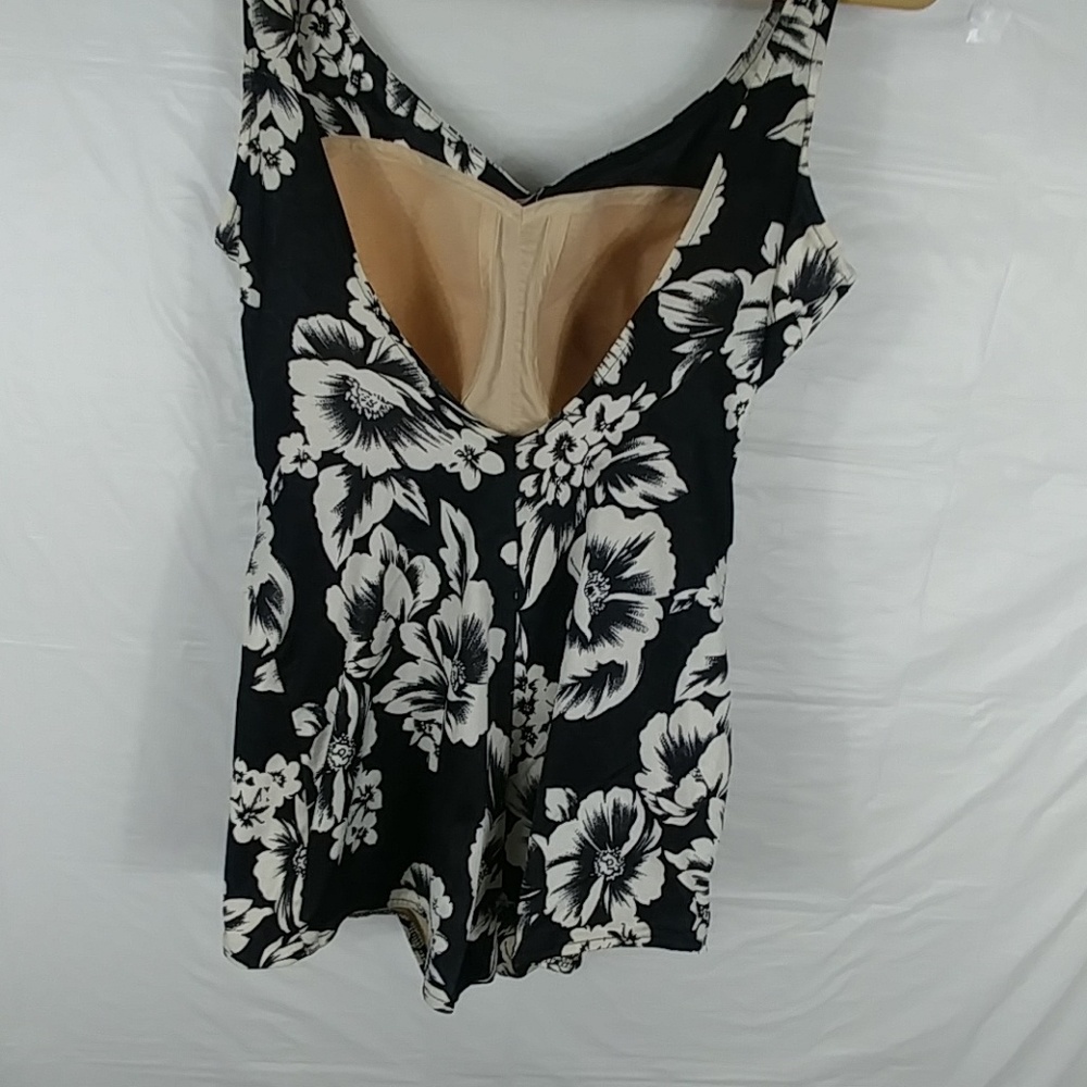 Swimsuit - Picture 2 of 3